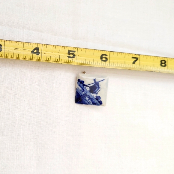 Delft Holland Porcelain Brooch - Picture 7 of 7